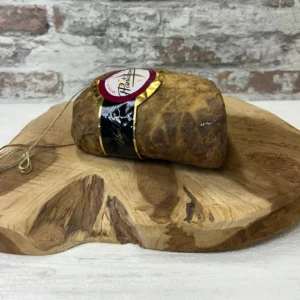 Plateau de charcuterie corse avec figatellu, coppa et lonzo