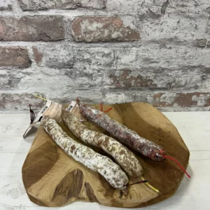 Plateau de charcuterie française : saucissons, rillettes et spécialités régionales