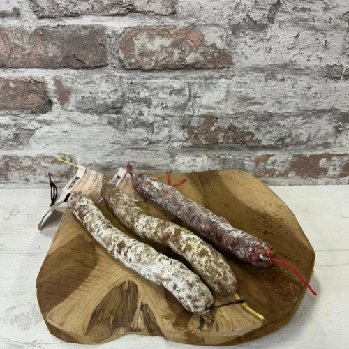 Plateau de charcuterie française : saucissons, rillettes et spécialités régionales
