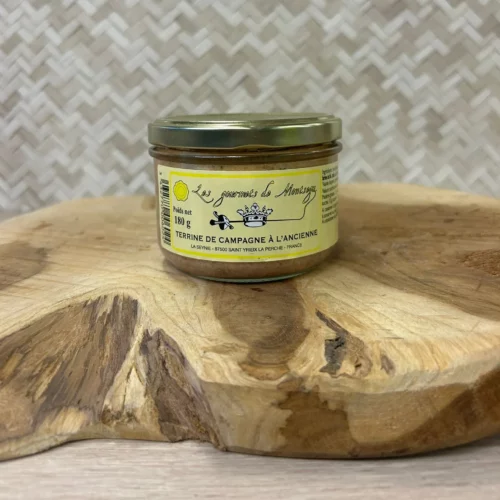 Terrine de campagne rustique dans un bocal en verre