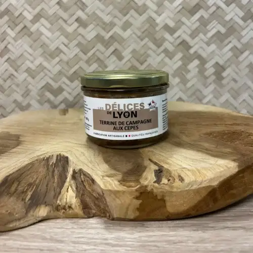 Terrine de campagne aux cèpes artisanale fabriquée dans le Rhône avec viande porcine régionale