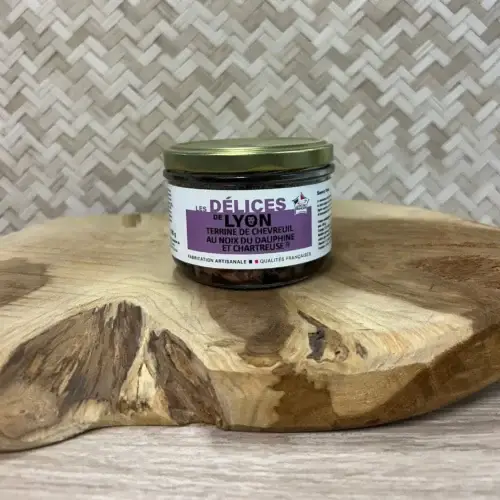Terrine de chevreuil aux noix du Dauphiné et Chartreuse artisanale fabriquée dans le Rhône