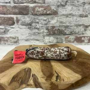Saucisson vigneron entier parfumé au vin, idéal à l'apéritif