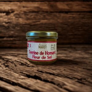 Terrine homard fleur de sel prête à servir sur toast.